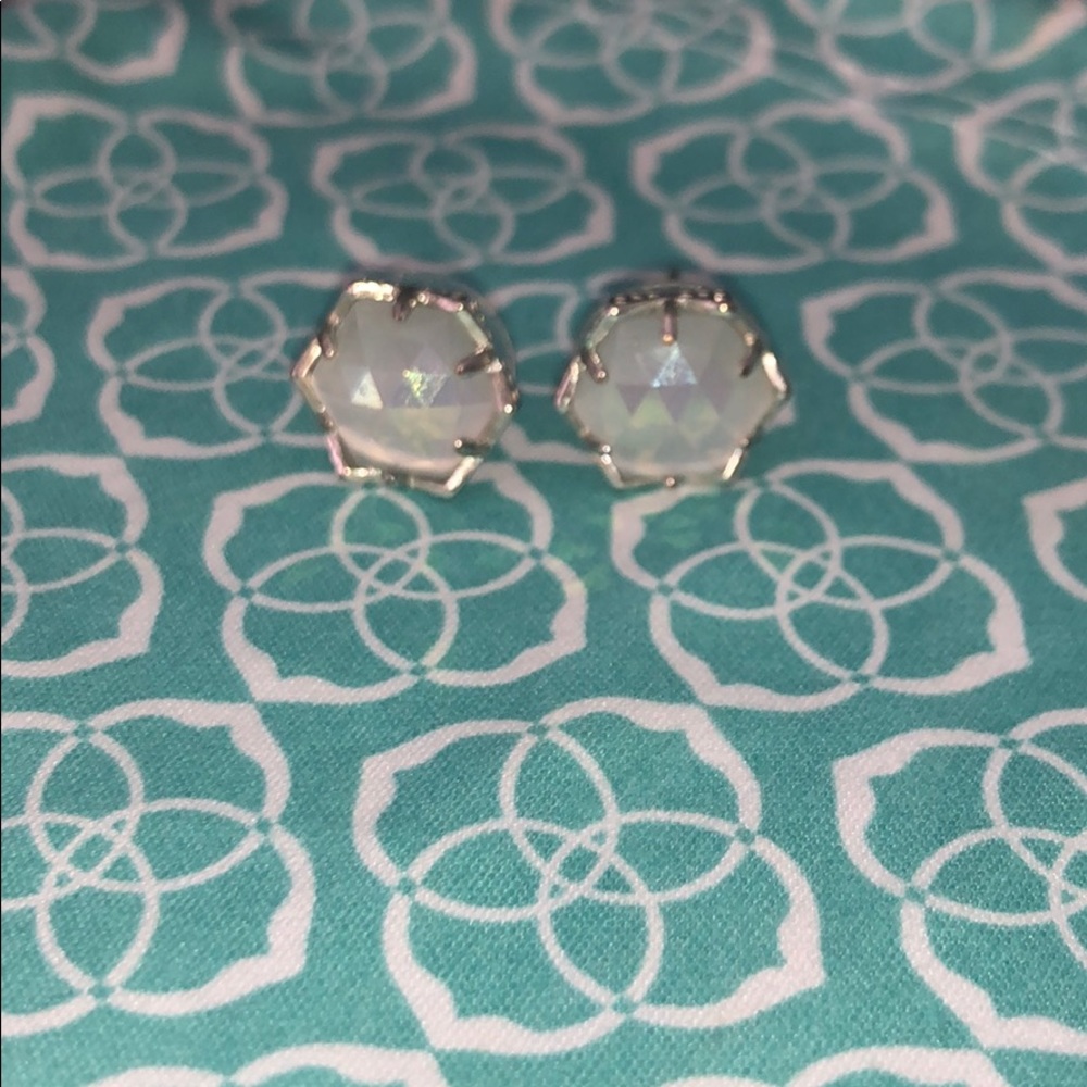 Kendra Scott grey iridescent stud earrings.